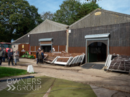 NH051025-98 - Nicky Henderson Stable Visit